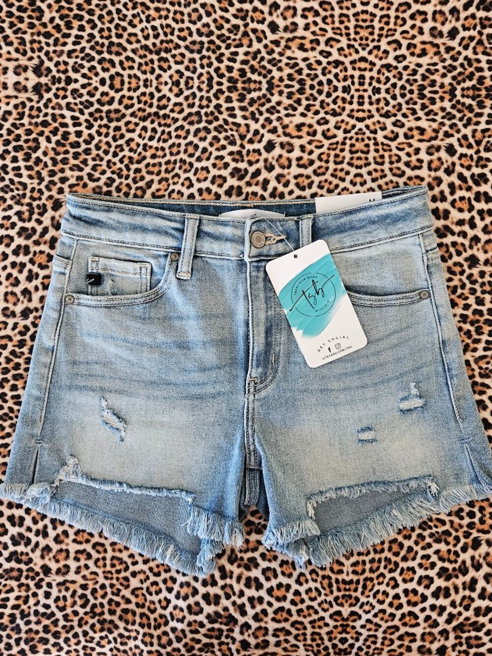 KanCan Olivia High‑Rise Denim Shorts Light/Medium Wash, Frayed Hem Size Medium